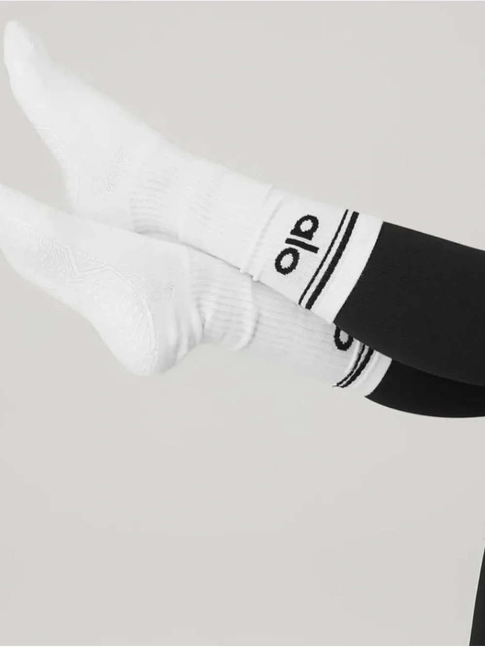 ALO YOGA Throwback Socks Size Large RT $34 Unisex
